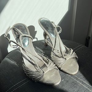 LAST CHANCE Shiny strappy guess heels